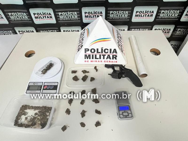 Operação da Polícia Militar no bairro Jardim Ipiranga leva à prisão de casal e apreensão de armas e drogas