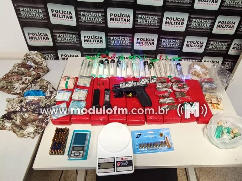 PM prende três suspeitos por roubo em São Gonçalo do Abaeté e apreende arma com kit rajada e grande quantidade de drogas em Patrocínio