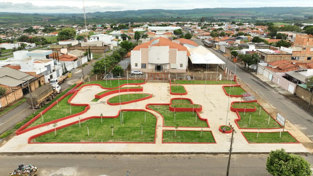 Praça da Igreja Nossa Senhora da Piedade, no Nações, será inaugurada hoje