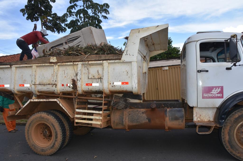 Prefeitura realiza Mutirão de Limpeza no Serra Negra para combate ao Aedes Aegypti