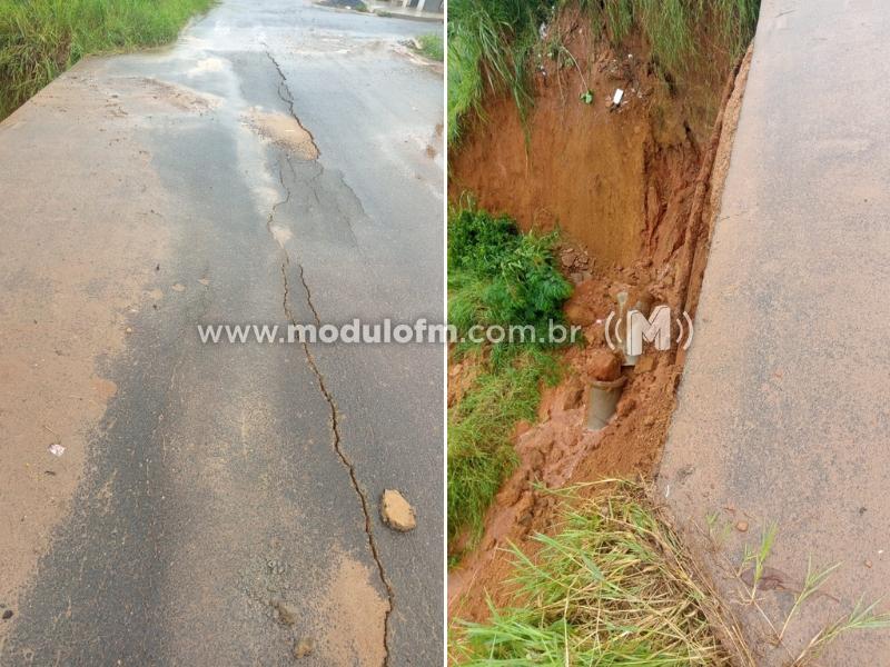 Desmoronamento afeta Rua Egito no Nações; chuvas fortes causam rompimento de redes de esgoto e pluvial