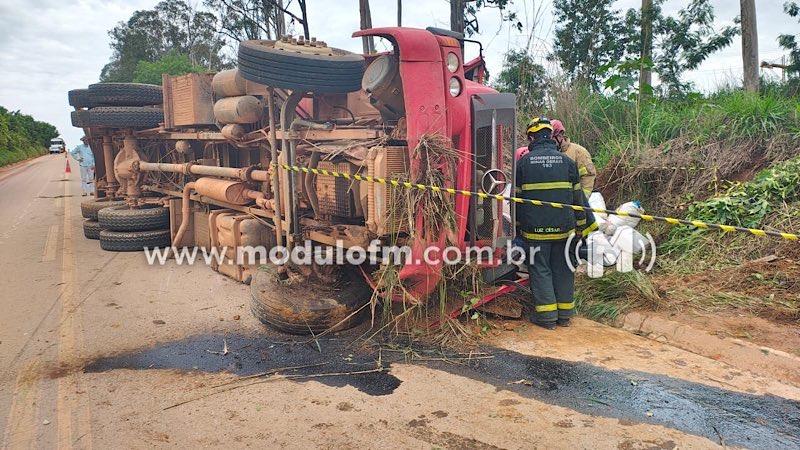 Imagem 2 do post Motorista morre preso às ferragens após tombamento de caminhão na MG-188 em Coromandel