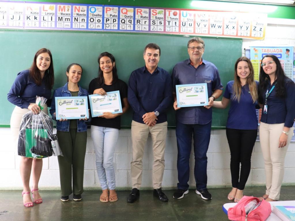 Sicoob Coopacredi premia alunos no Concurso Cultural 2024