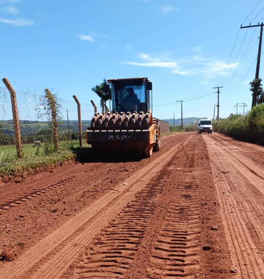 Estradas rurais de Patrocínio recebem manutenção; confira quais estão sendo recuperadas