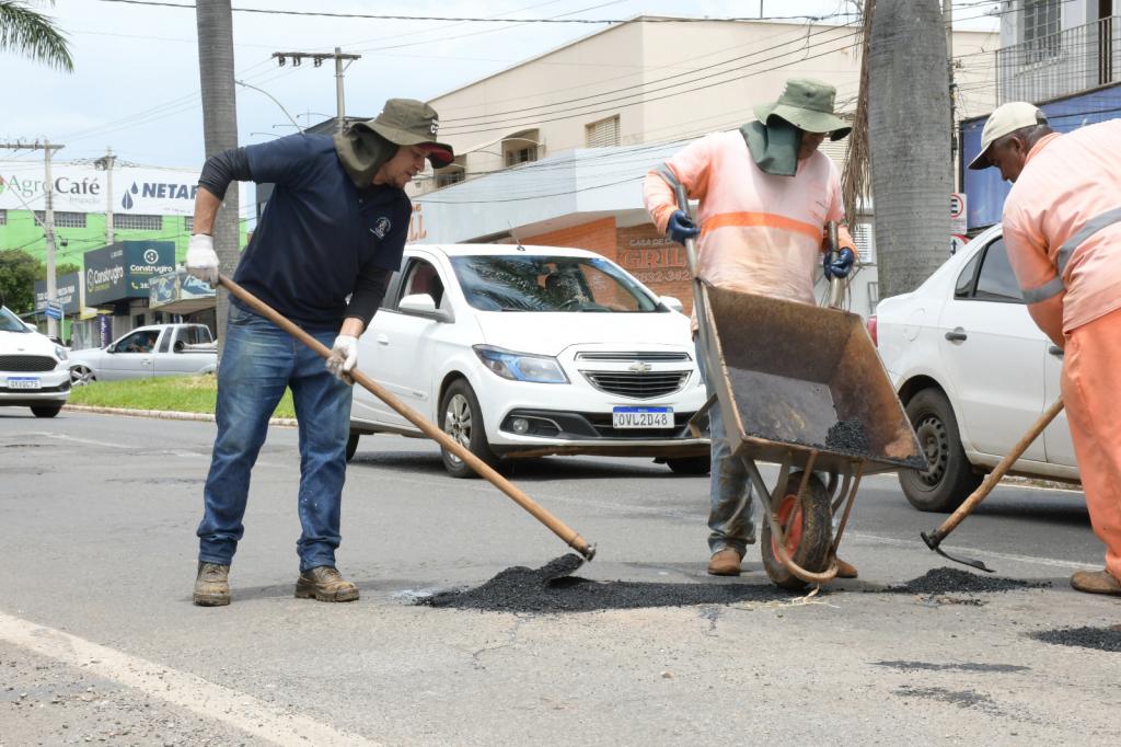 Operação tapa-buracos é iniciada em Patrocínio pela Secretaria de Obras