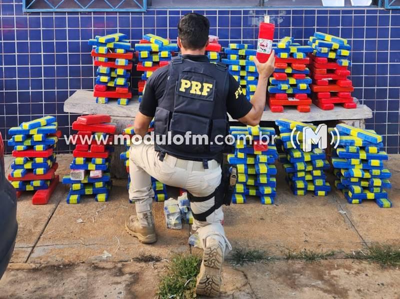 Perseguição na BR-365 termina com apreensão de mais de 250 kg de maconha