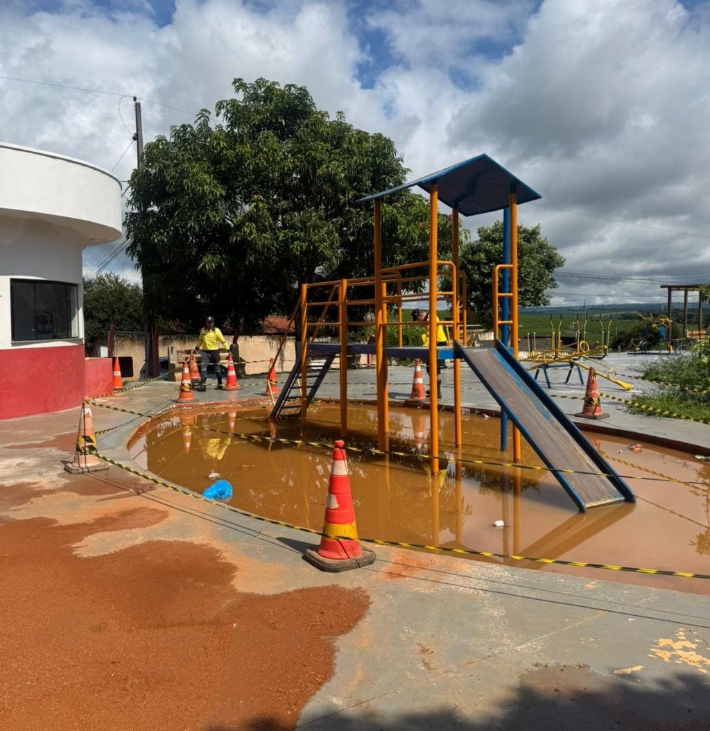 Praça esportiva no bairro Serra Negra é interditada após danos causados por chuvas