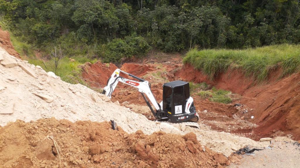 Prefeitura inicia reparos em rua atingida por erosão no bairro Nações no último dia 28