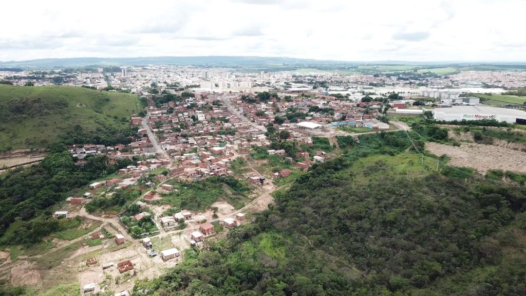 Prefeitura realiza no bairro Manuel Nunes levantamento de famílias...