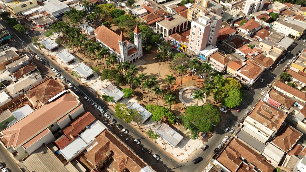 Reunião entre secretários e donos de trailers discute problemas da Praça Santa Luzia