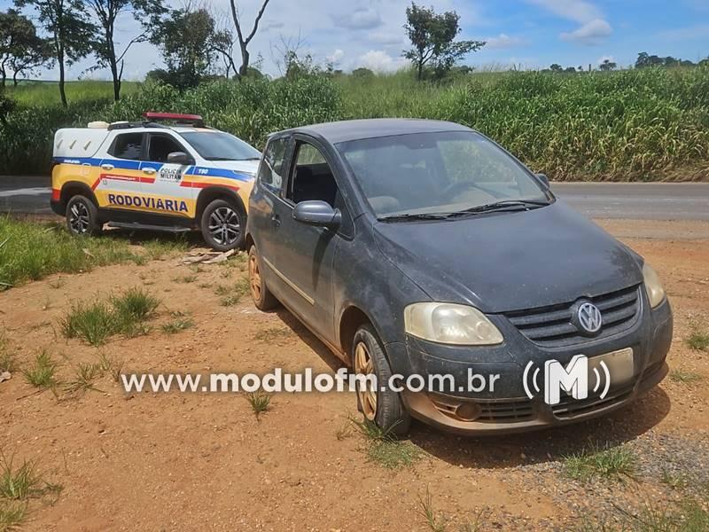 Carro roubado por criminosos armados na MG-230 é recuperado pela Polícia Militar Rodoviária em Patrocínio