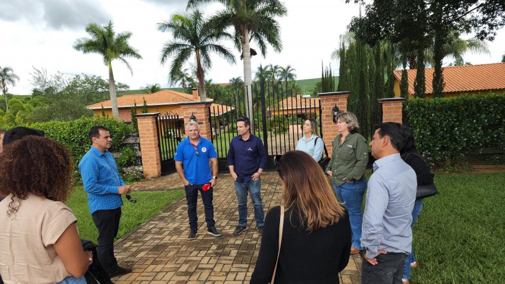 Imagem 9 do post Empresários de Angola visitam fazenda em Serra do Salitre para troca de conhecimentos sobre café e vinhos