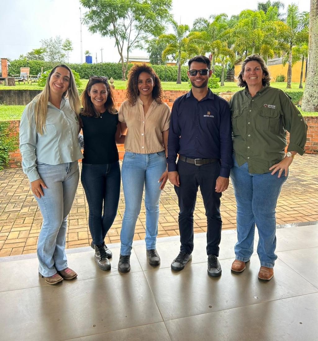 Imagem 10 do post Empresários de Angola visitam fazenda em Serra do Salitre para troca de conhecimentos sobre café e vinhos