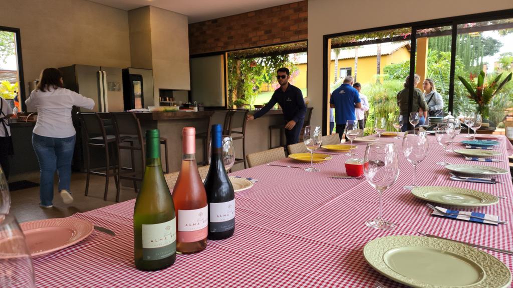 Imagem 11 do post Empresários de Angola visitam fazenda em Serra do Salitre para troca de conhecimentos sobre café e vinhos