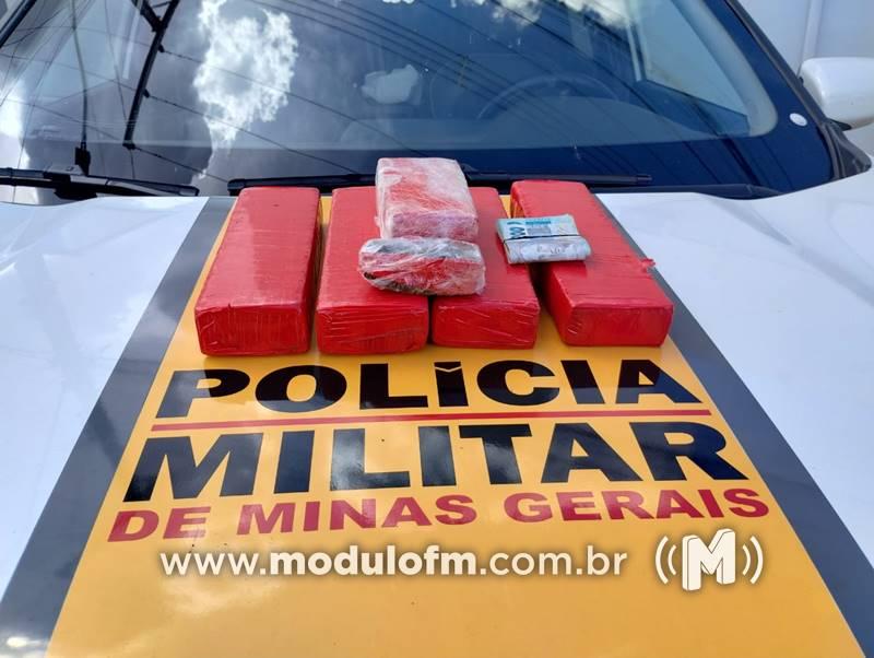 Homem é preso após perseguição e apreensão de drogas na MG-190