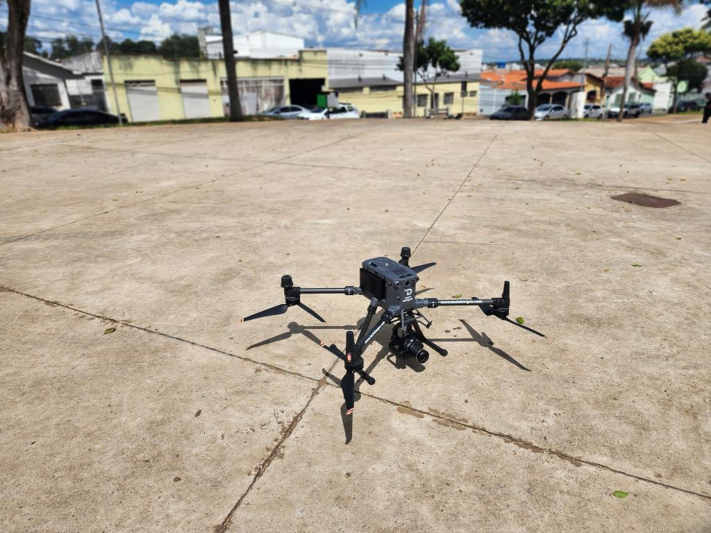 Prefeito Gustavo Brasileiro explica combate à dengue com uso de drones