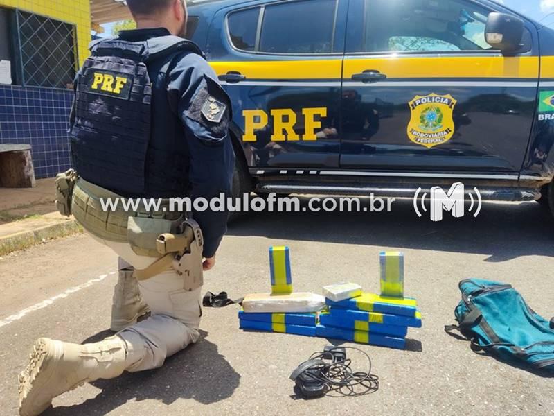 PRF prende homem foragido com tornozeleira rompida e 10 pacotes de maconha na BR-365