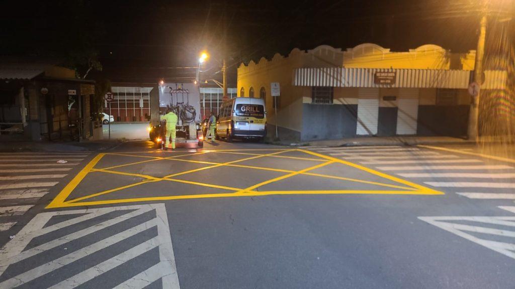 Sinalização e placas do trânsito de Patrocínio passam por manutenção ou substituição