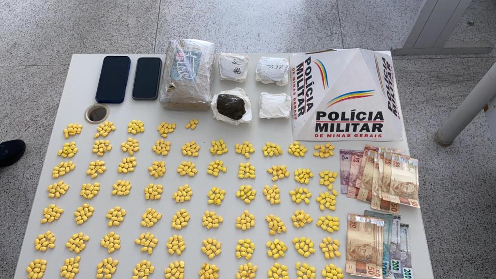 Corolla do tráfico: homem é flagrado com ecstasy, haxixe e maconha na MGC-462