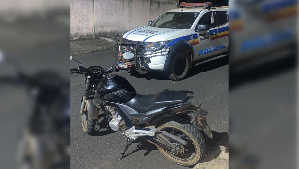 Motocicleta roubada é localizada pela Polícia Militar no bairro Morada Nova