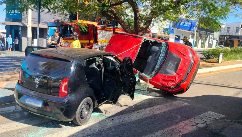 Mulher fica ferida em capotamento na região central de Patrocínio