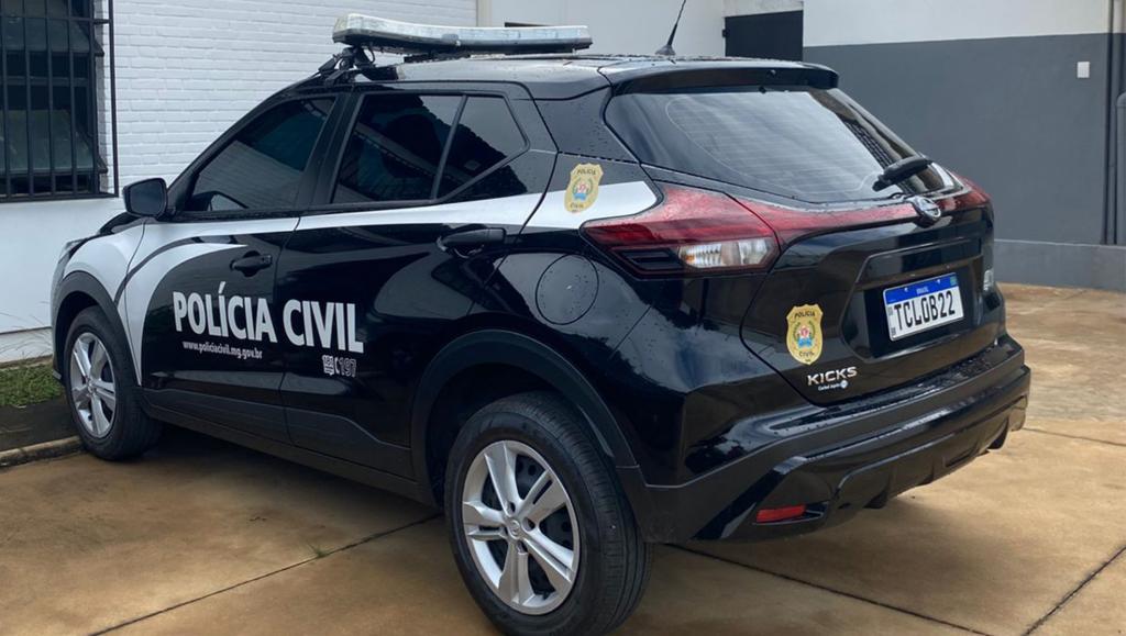 Polícia Civil cumpre mandado de busca e apreensão em...