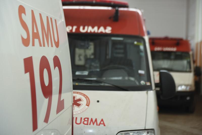 Colisão frontal entre carro e ônibus com estudantes deixa três feridos na BR-365 próximo a Patos de Minas