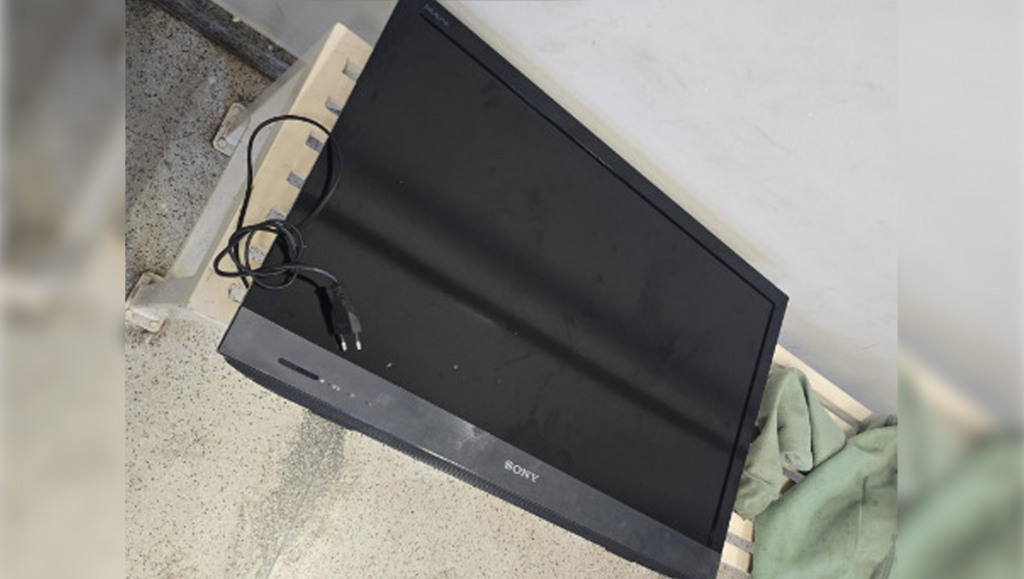 Homem é detido com TV furtada após ser flagrado em atitude suspeita
