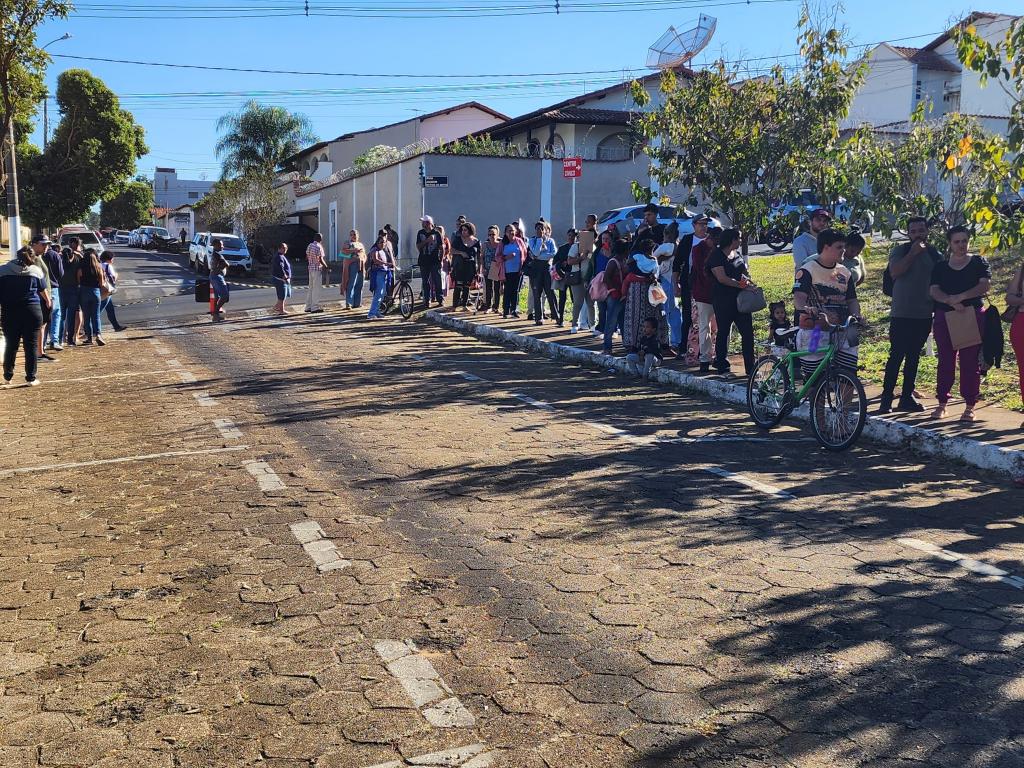 Imagem 4 do post Prefeitura realiza distribuição de senhas para inscrições em programa habitacional