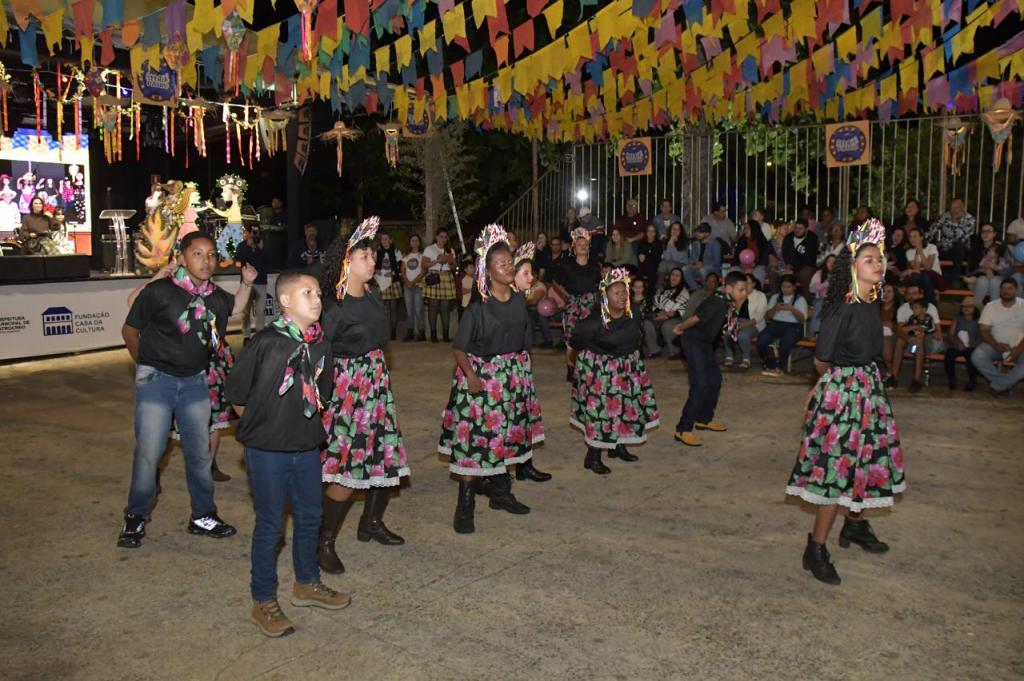 Imagem 5 do post Primeira noite do Arraiô Patrô 2025 atrai grande público e valoriza tradições juninas