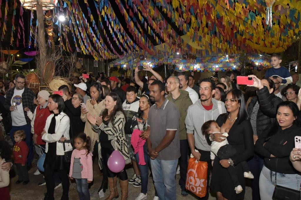 Imagem 3 do post Primeira noite do Arraiô Patrô 2025 atrai grande público e valoriza tradições juninas