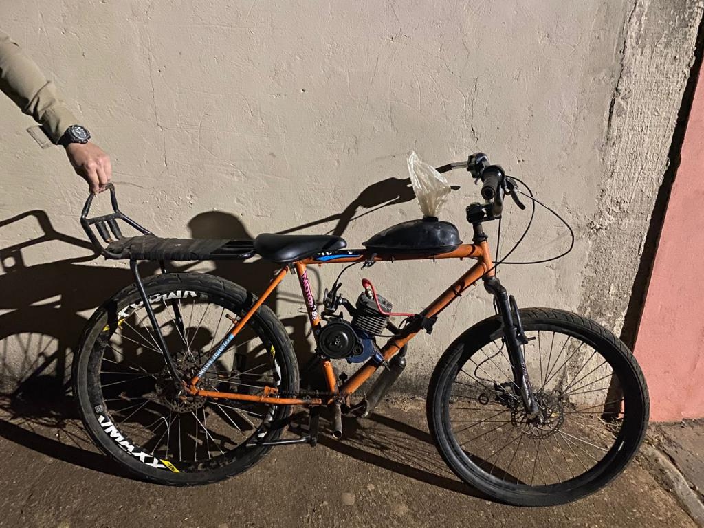 Adolescente tem bicicleta motorizada apreendida após perturbar sossego