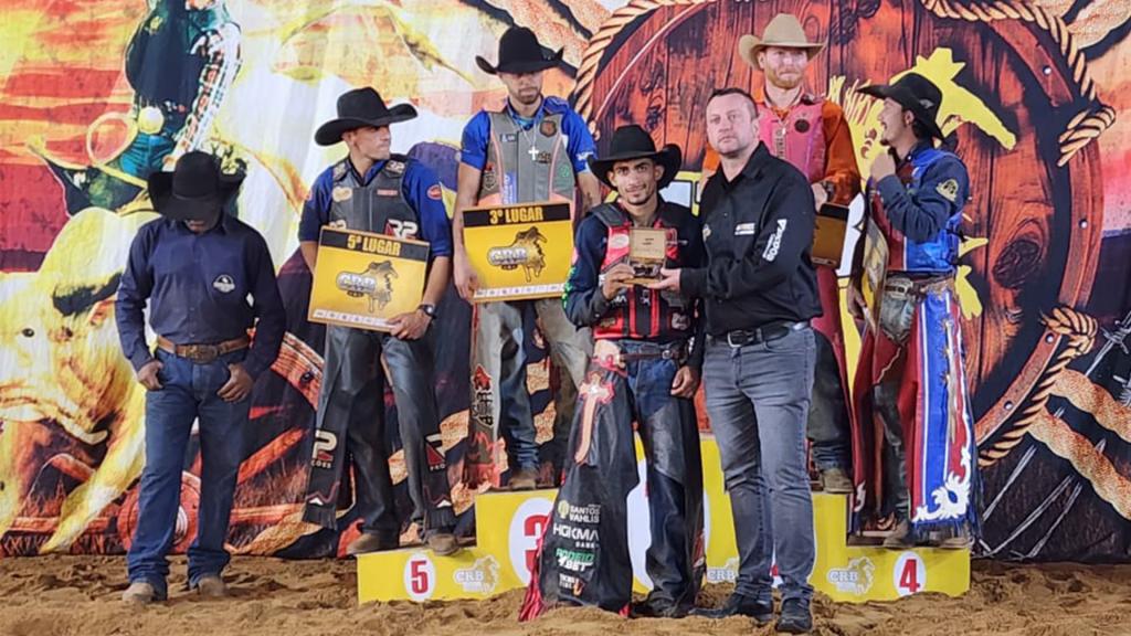 Paranaense de Loanda é o grande campeão do rodeio em touros da Festa do Queijo 2025