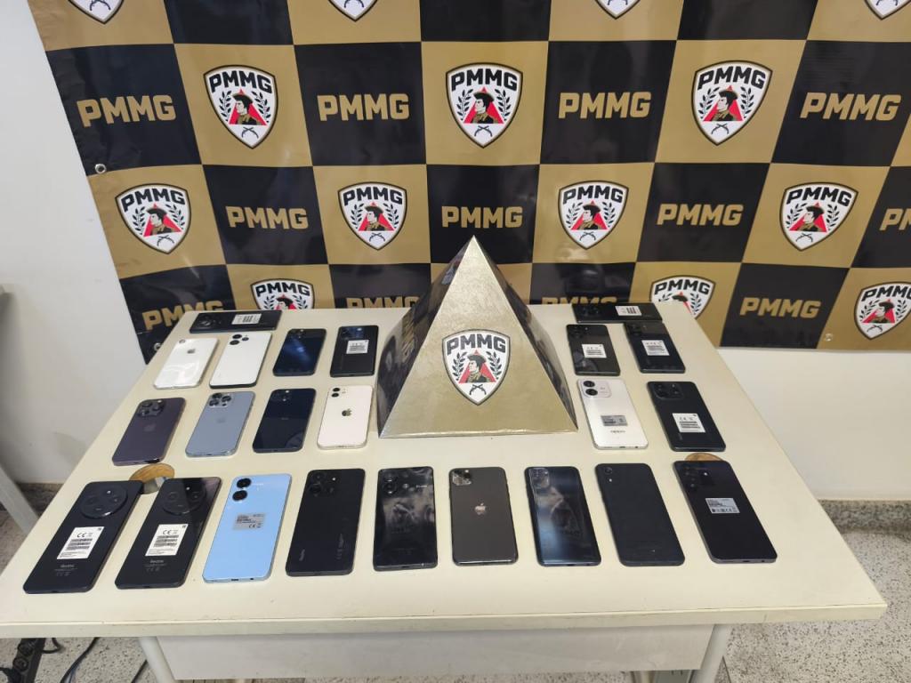 Polícia Militar recupera 23 celulares roubados em Patrocínio e faz buscas para prender autor