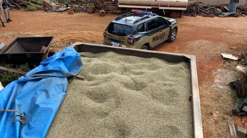 Carga de café roubada em Patrocínio é recuperada em Coromandel; homem é preso