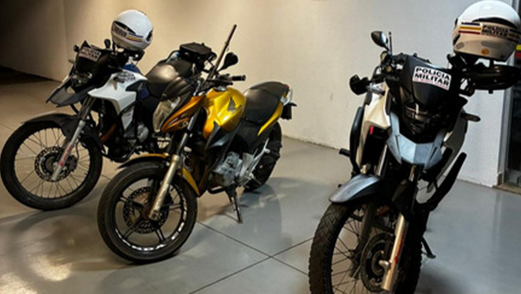 Motociclista é flagrado causando barulho excessivo e avança sinal vermelho no Centro de Patrocínio