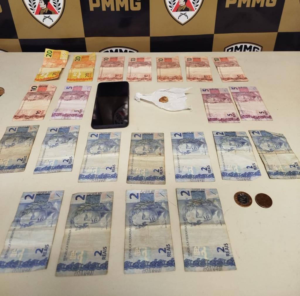 Homem é visto por PM’s saindo de lote vago no São Benedito e acaba preso com crack