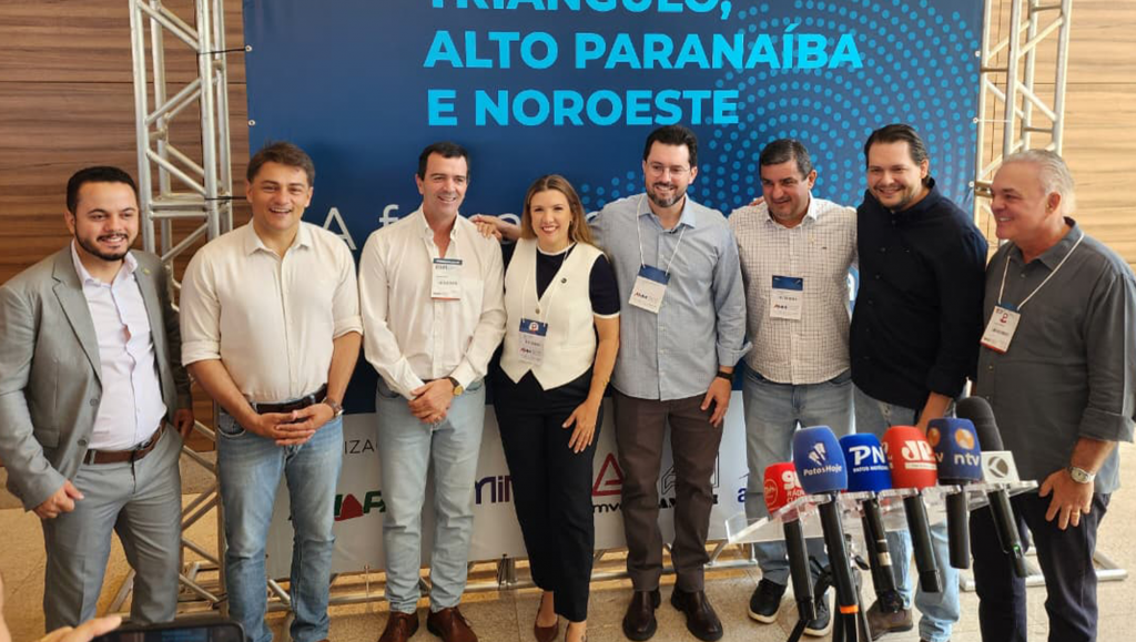 Prefeitos do Alto Paranaíba defendem união regional e criticam pedágio entre Patos de Minas e Patrocínio durante Encontro da AMAPAR