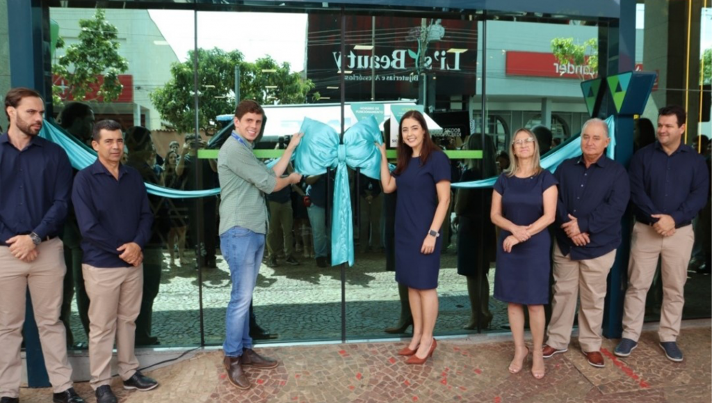 Sicoob Coopacredi inaugura Agência Empreende e entrega Base Comunitária Móvel revitalizada à Polícia Militar Sicoob Coopacredi inaugura Agência Empreende e entrega Base Comunitária Móvel revitalizada à Polícia Militar