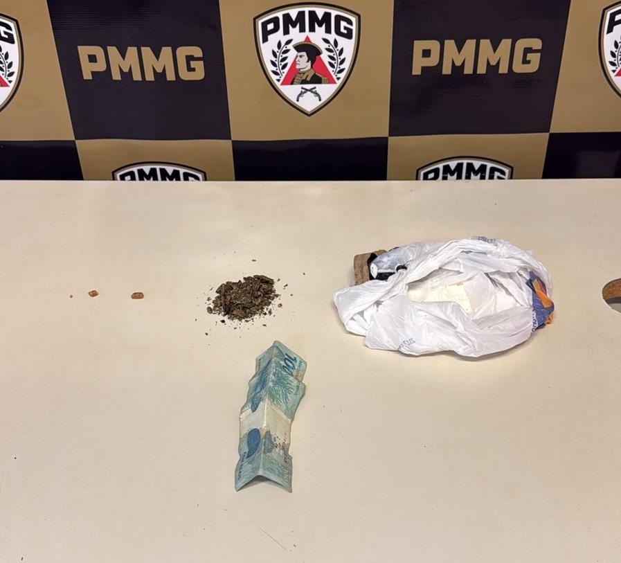 Homem é detido por tráfico de drogas no bairro...