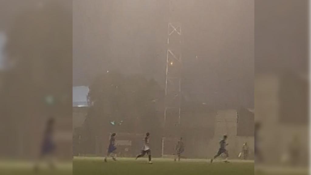 Partida das quartas de final do Campeonato Pedro Alves Nascimento é interrompida por forte chuva que atingiu Patrocínio