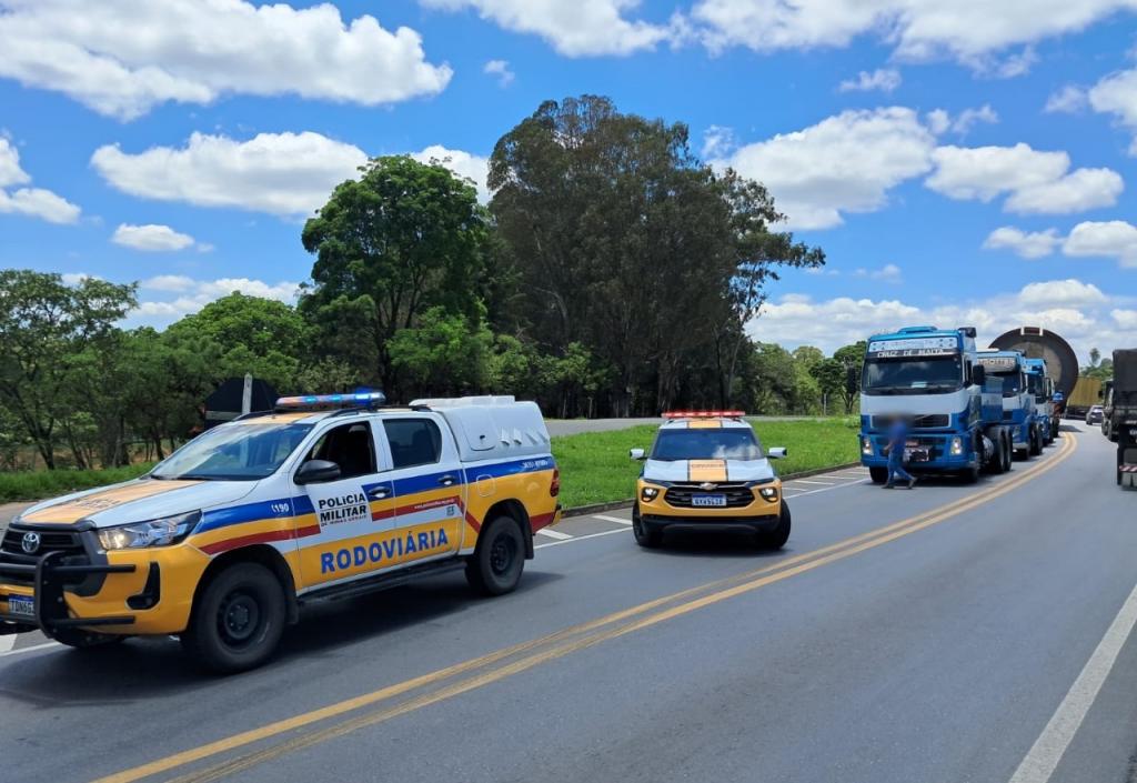 Imagem 2 do post Travessia de carreta gigante por estradas da região é adiada após falha mecânica