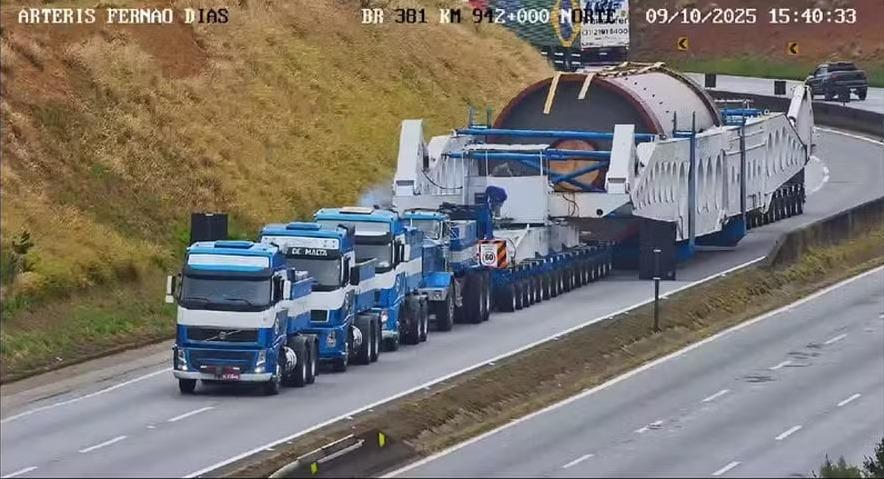 Travessia de carreta gigante por estradas da região é adiada após falha mecânica