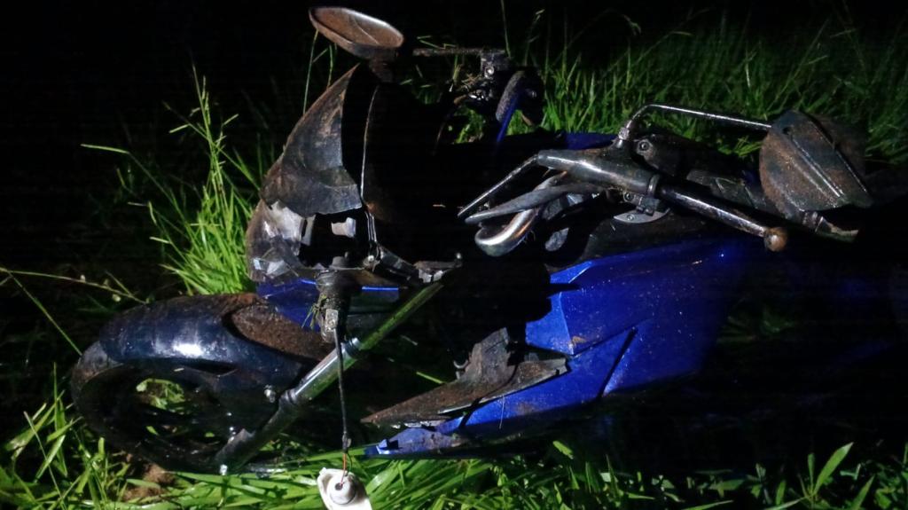 Dois jovens ficam feridos em acidente de moto na MG-230, em Patrocínio