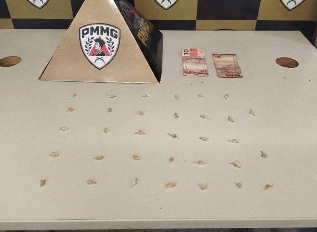 PM flagra traficante com 33 pedras de crack no Olímpio Nunes