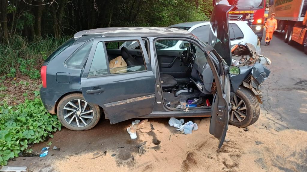 Imagem 3 do post Quatro pessoas ficam feridas em colisão de frente entre Guimarânia e Patrocínio