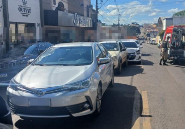 Imagem 1 do post Acidente entre quatro veículos termina com apreensão de armas, munições e drogas em Monte Carmelo