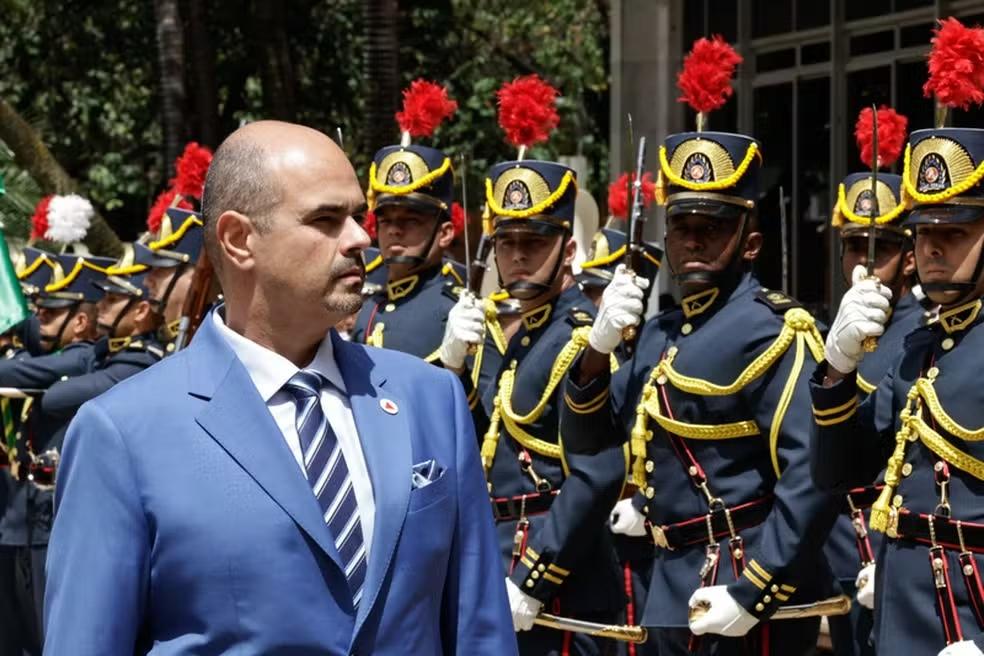 Governador anuncia que Escola Estadual Joaquim Dias, em Patrocínio, se transformará em colégio militar