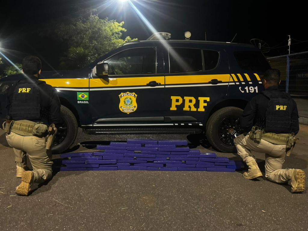 Fuga de 50 km termina com apreensão de cerca de 50 quilos de maconha na BR-365