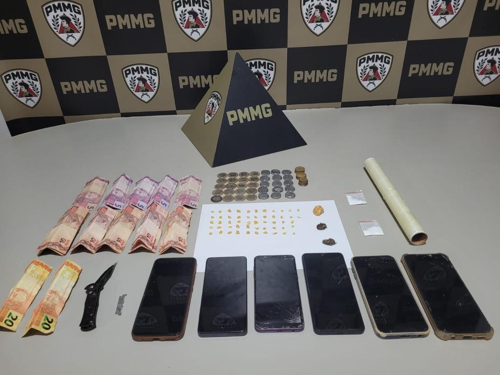 Homem é preso por tráfico de drogas após denúncia no bairro Lagoinha, em Monte Carmelo